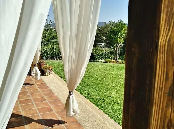 Jardin De La Yedra Caces