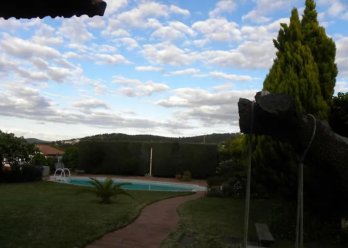 Jardin De La Yedra Landhaus Caces